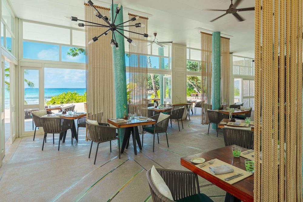 Avani Barbarons Seychelles Resort Гранд-Анс Экстерьер фото