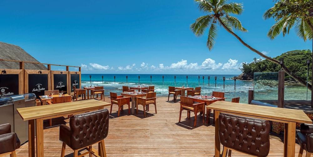 Avani Barbarons Seychelles Resort Гранд-Анс Экстерьер фото