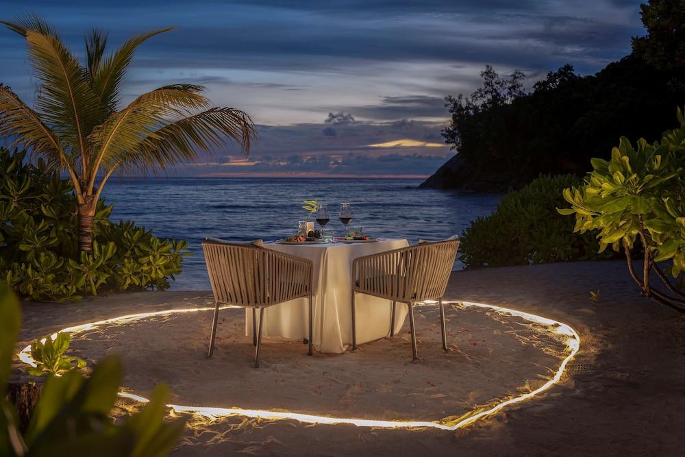 Avani Barbarons Seychelles Resort Гранд-Анс Экстерьер фото